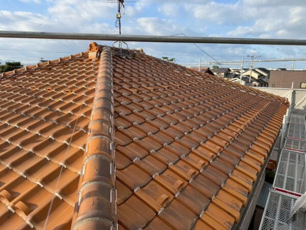 川口市にて雨漏り修理・屋根修理〈和瓦からスーパーガルテクトへの葺き替え工事〉の施工前写真