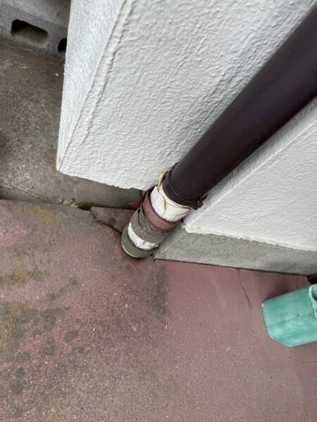 川口市にて雨樋補修工事〈雨樋の外れ、ズレのお悩み〉の施工前写真